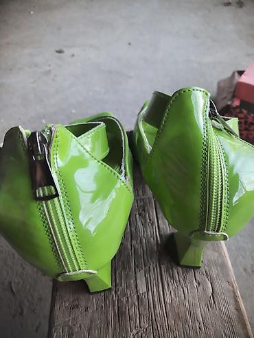 clarks обувь: Яркие женские босоножки на каблуке - Цвет: неоново‑зелёный (глянцевая — 3