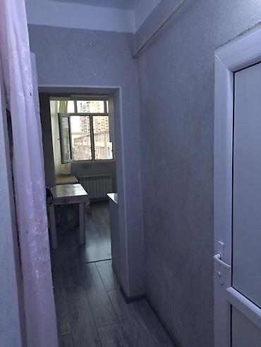 kiraye qarajlar: Xırdalan şəhəri, Nəsibə Zeynalova küçəsi, 5 mərtəbəli evin 5-ci — 6