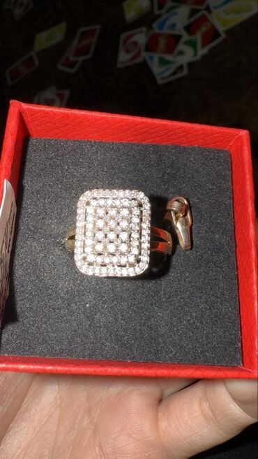 залез под одеяло к спящей: Золотое кольцо с прямоугольной площадкой, полностью усыпанной