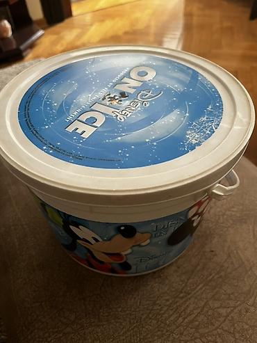 puf: 2 Disney On Ice plastična kanta sa poklopcem i ručkom. Cena je za — 3