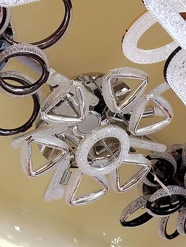 Люстры: Современная потолочная LED-люстра с декоративными акриловыми — 1