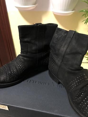 Čizme: Crne kožne čizme sa nitnama Vittorio Virgili - Materijal: prirodna — 8