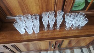 стаканы одноразовые: Продаются хрустальные рюмки 3 комплекта 18 штук новые. За всё