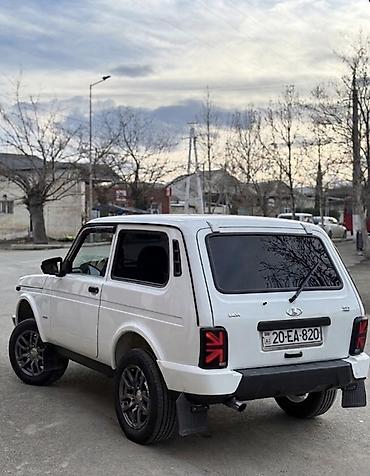 niva oturacaqlar: Lada Niva 4x4 (Urban üslubunda tüninq) Xüsusiyyətlər və tüninq: - — 7