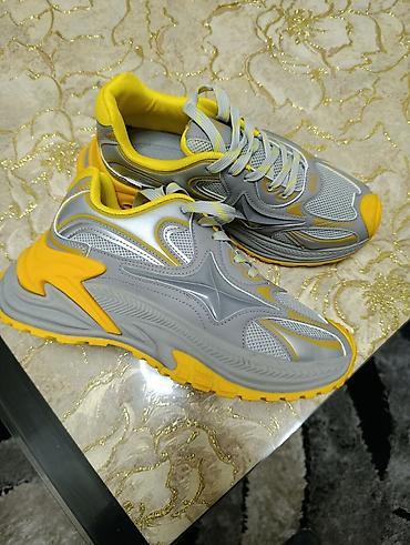 Другая мужская обувь: Срочно продаю кроссовки Адидас(Оригинал) 42размер,Пума 43-44 за — 12