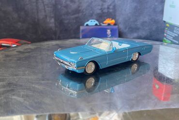 Avtomobil modelləri: Коллекционная модель Ford Thinderbird conbertible light blue 1966 — 2