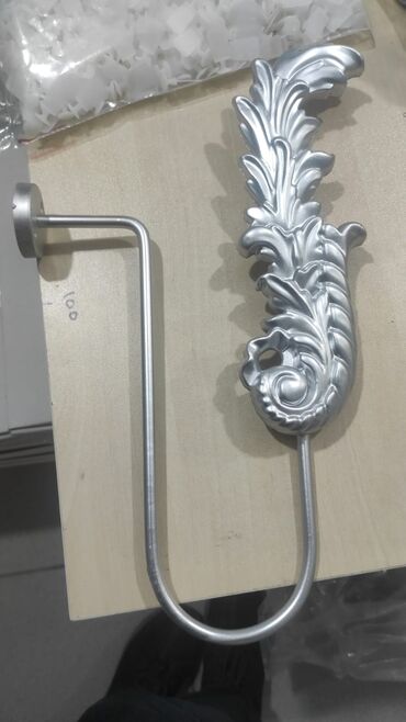 Pərdə və tüllər: Pərdələr üçün müxtəlif aksesuarlar təklif olunur. Birinci dəstə oval — 4