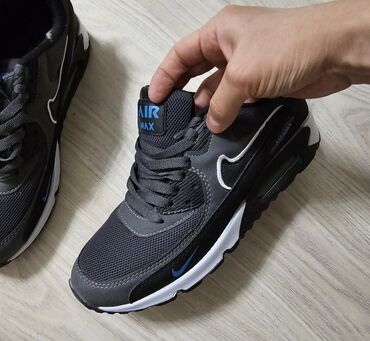 Кроссовки и спортивная обувь: Nike Airmax 90
Найк Эирмакс 90
made in china
Новые