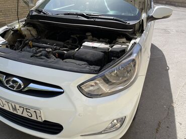 Hyundai: Hyundai Accent: 1.6 l | 2011 il Sedan — 27