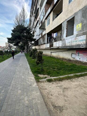 Kommersiya daşınmaz əmlakının satışı: Köhnə Günəşlidə əsas yolun kənarında, 9 mərtəbəli binanın — 4