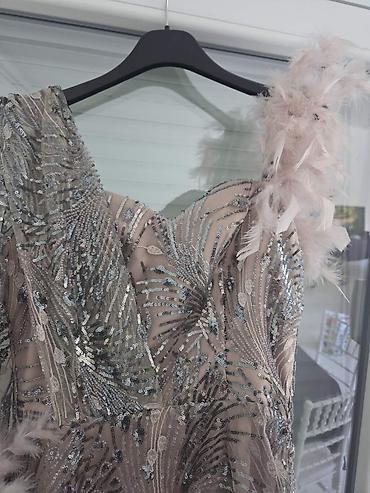 massimo dutti baletanke: Svečana duga haljina u boji pudera sa bogatim ručnim vezom i — 6