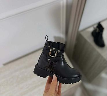 papuce steve madden: 01. 24-35
3300🌹🌹 — 1
