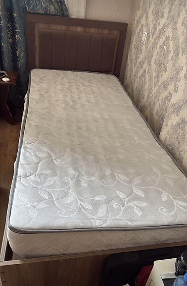 Tək nəfərlik çarpayı və döşək dəsti. - Ölçü: təxmini 90x200 sm tək