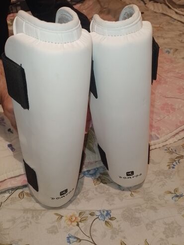 Şüşələr: Domyos marka qamış qoruyucuları (shin guards) - Rəng: ağ - Set: 2