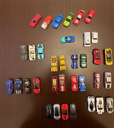 Kolleksiya tipli orijinal Hot Wheels. 35 ədəd die-cast model