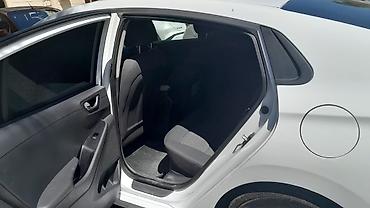 Hyundai: Hyundai Ioniq Hybrid – ağ rəngli liftbek. Texnologiya və — 5