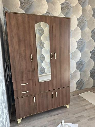 Üç qapılı paltar dolabı – güzgülü, rəng: tünd qoz - Material lalafo.az -da Üç qapılı paltar dolabı – güzgülü, rəng: tünd qoz - Material
