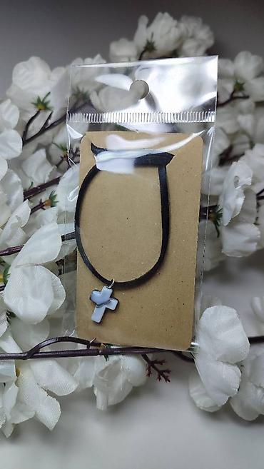 sat versace: - Elegantna crna traka od koze antilop - Privjesak u obliku krsta u — 1