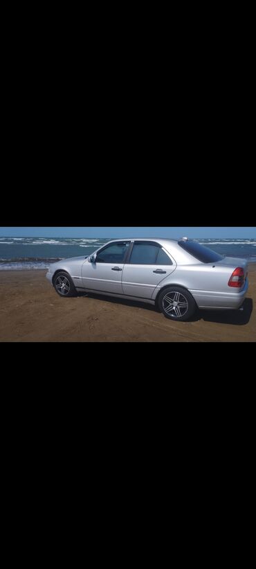 Mercedes-Benz: Mercedes-Benz 230: 2.3 l | 1996 il Sedan