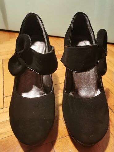 srebrna haljina kakve cipele: Salonke, 36