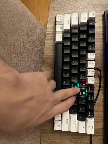 Klaviaturalar: Klaviaturada 20-yə yaxın RGB modu var, işıqları səliqəli və gözəl — 12
