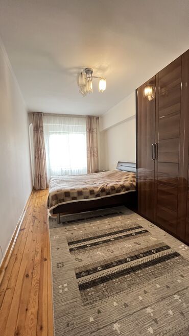 маевкадан квартира керек: 3 комнаты, 92 м², Элитка, 5 этаж, Старый ремонт