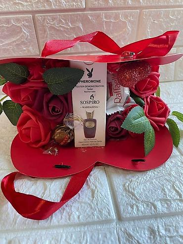 Kompleti namirnica: Poklon setovi u dekorativnim kutijama Elegantno aranžirani poklon — 29