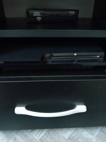 PS3 (Sony PlayStation 3): Продаю пс 3 Прошитая есть 7 игр Состояние отличное не лагает В