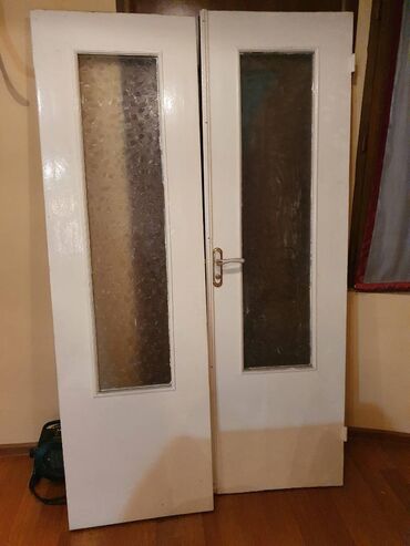пластиковый дверь: Продаю двери без короба. Размеры первая дверь ширина 59 см, высота 199