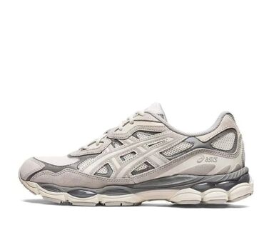 б у мужская спортивная обувь: Кроссовки Asics Gel-Nyc 42 размера.Надевались 1 раз,не подошли по