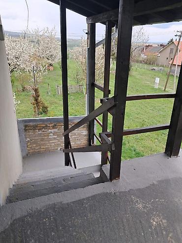 Kuće na prodaju: Vikendica na Fruškoj gori, 156m2 Nalazi se u neposrednoj blizini — 12