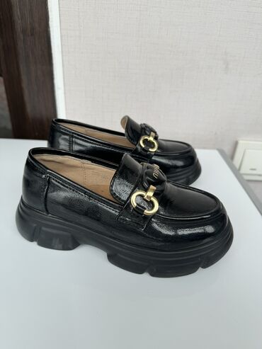 женская обувь лоферы: Продается детские лоферы,очень удобные мягкие,кожаные.В отличном
