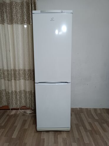 принимаю холодильник: Холодильник Indesit, Б/у, Двухкамерный, De frost (капельный), 60 * 2 * 60