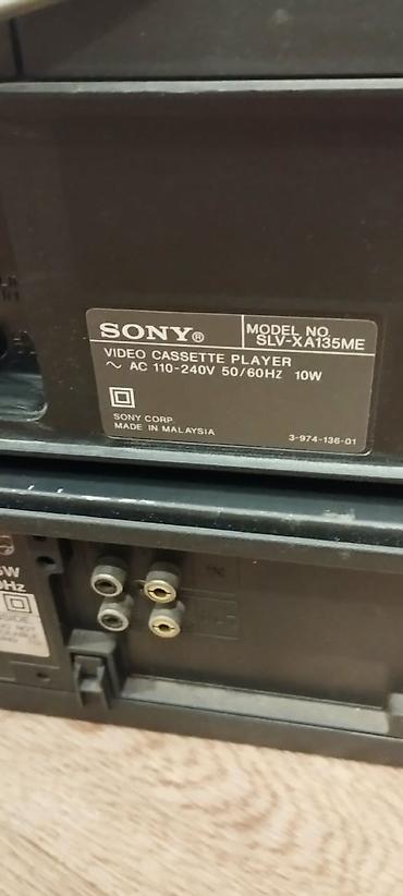 магнитофон нота: Два видеомагнитофона VHS. 1) Sony (модель из серии SLV, на панели — 6