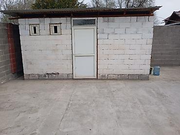 Продажа коттеджей и домов: Продаётся дом в Кара Балте. Барачного типа с закрытым двором.Адрес — 3