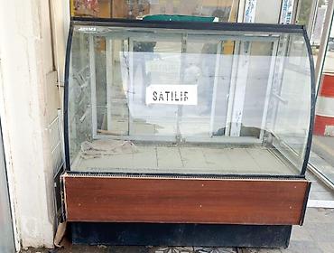 Salam Vitrin soyducu satilir. şirniyat üçündür. 550.manat