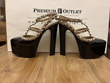 outlet: Valentino Garavani “Rockstud” platform topuqlu ayaqqabılar - Model — 2