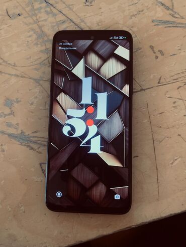 Другие мобильные телефоны: Смартфон с плоским дисплеем и центральным отверстием под фронтальную — 7