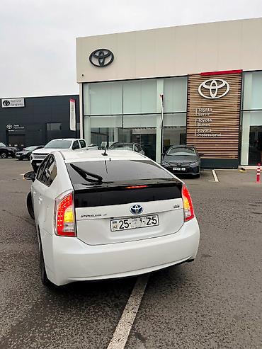 07 2012: Toyota Prius: 1.8 l | 2012 il Hetçbek — 3