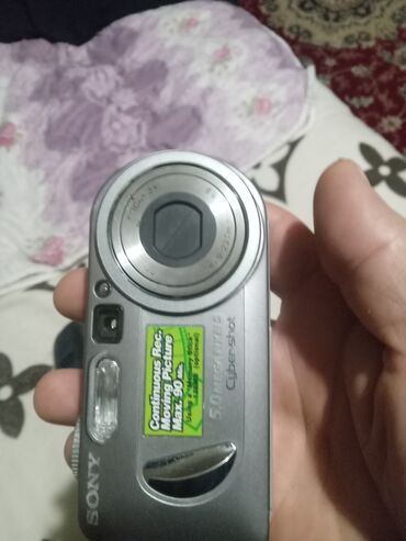 Fotokameralar: Sony Cyber-shot DSC-P10 rəqəmsal fotoaparat Xüsusiyyətlər: - Model — 5