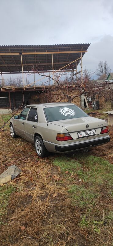 автомобиль хонда аккорд: Mercedes-Benz W124: 1986 г., 2 л, Механика, Дизель, Седан