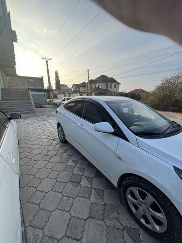 купить маленькую машину недорого: Hyundai Accent: 2015 г., 1.5 л, Автомат, Бензин, Седан