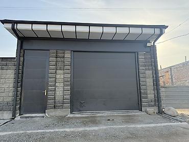 Секционные ворота: Секционные гаражные ворота из сэндвич‑панелей - Тип — 11