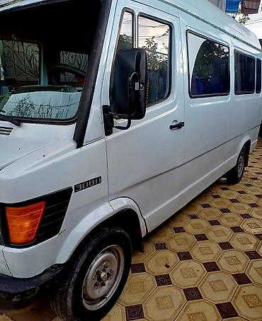 4777 nömrə: Mercedes-Benz 208D mikroavtobus - Kuzov: uzun və yüksək tavanlı, ağ — 2