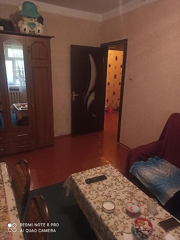 Mənzil kirayələyirəm: 1 otaqlı mənzil – interyer və plan - Geniş zal/otaq: divar kağızı ilə — 7