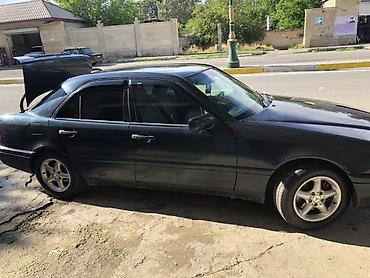 mercedes c203: Mercedes-Benz C 230: 2.3 l | 1995 il Sedan — 3