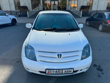 Toyota: Toyota ist: 2002 г., 1.3 л, Автомат, Бензин, Седан