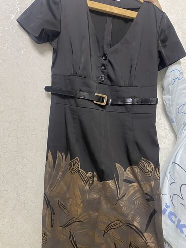 черное до колен платье: Вечернее платье, Коктейльное, Короткая модель, Атлас, Без рукавов, M (EU 38), L (EU 40)