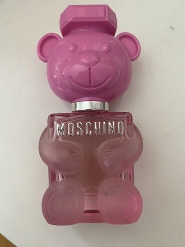 toy nişan xonçaları: Moschino Toy 2 Bubble Gum qadın ətiri - Qabarıq “MOSCHINO” yazılı