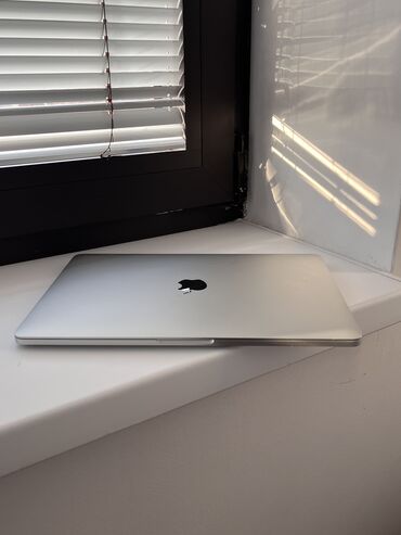 macbook 2017: Ноутбук, Apple, 8 ГБ ОЗУ, Intel Core i5, 13.3 ", Б/у, Для работы, учебы, память SSD